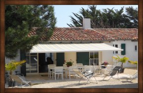 La maison vue du jardin